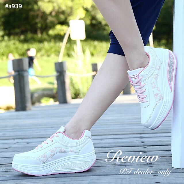 พร้อมส่ง : รองเท้าผ้าใบเสริมส้นทรงsport (สีขาว)