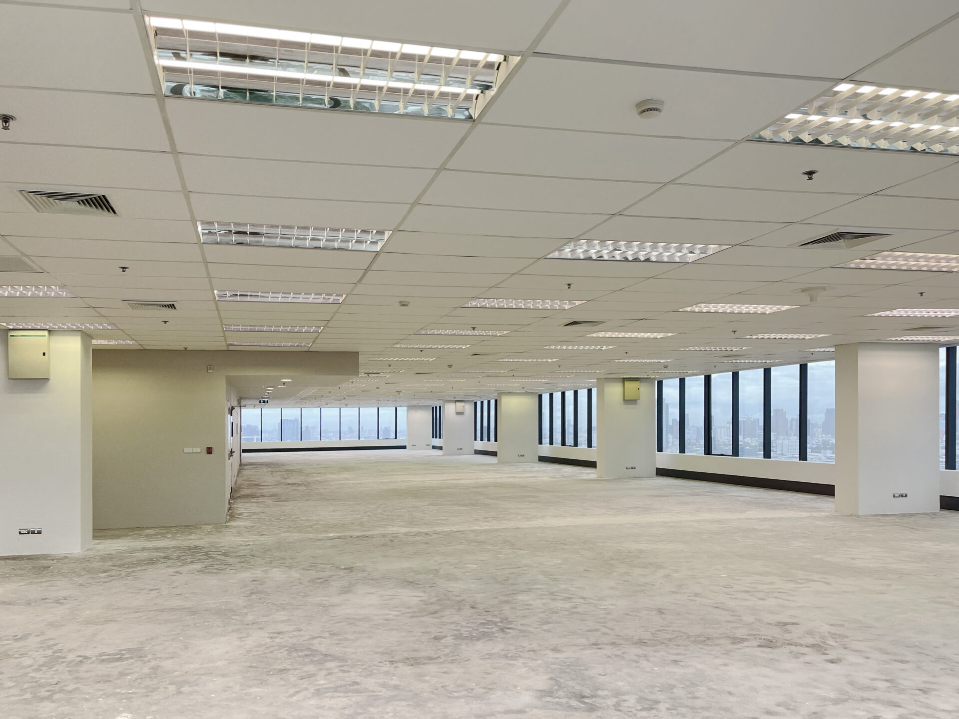 เดอะไนน์ ทาวเวอร์ส แกรนด์ พระราม 9 (The Ninth Towers Grand Rama9) อาคารสำนักงานให้เช่าย่านพระราม 9 ใกล้ห้างเซ็นทรัลพระราม 9 กรุงเทพฯ