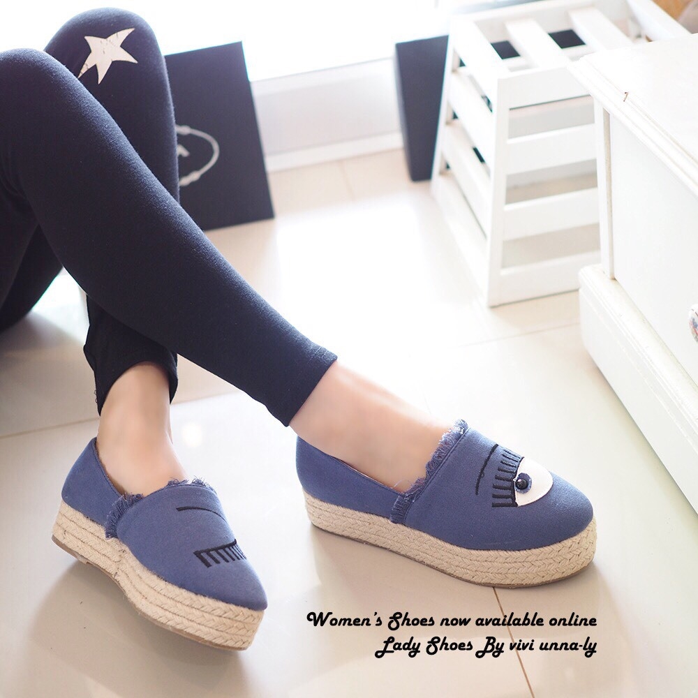พร้อมส่ง : รองเท้าเสริมส้นสไตล์ Kenzo (สีน้ำเงิน)