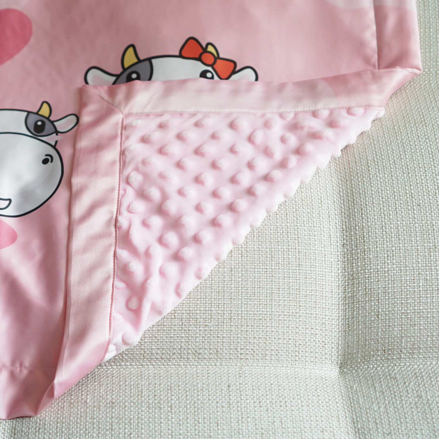 ผ้าห่ม สั่งทำใส่ชื่อ ลาย Cow1 - Pink