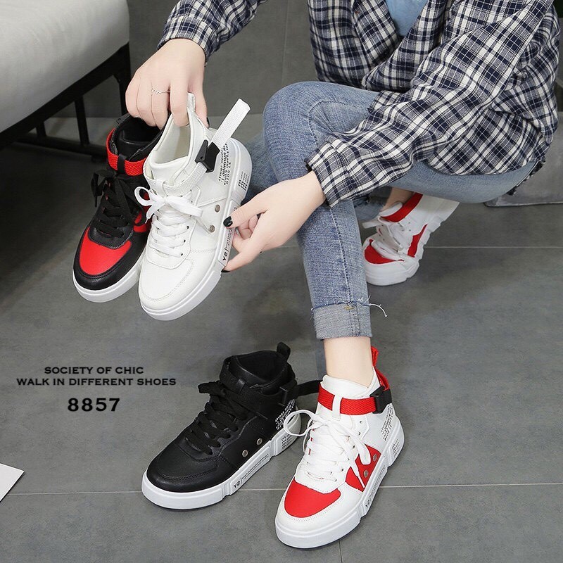 รองเท้าผ้าใบแต่งสายรัดสไตล์เกาหลี (สีดำ)