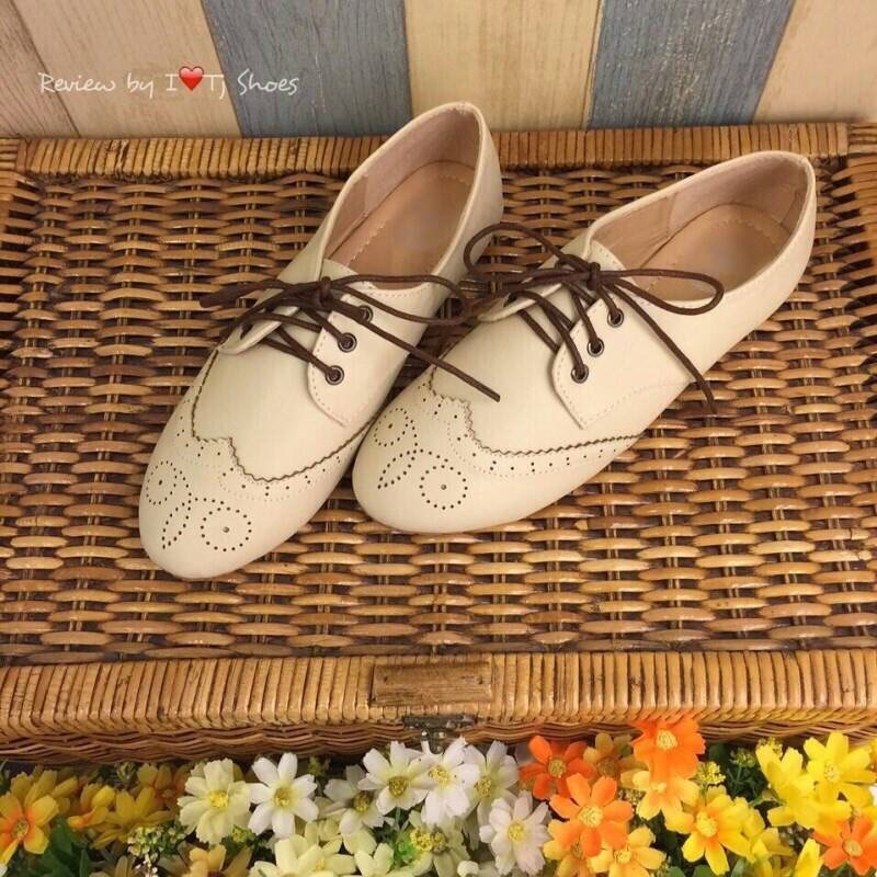 พร้อมส่ง : รองเท้าผ้าใบสไตล์วินเทจสีครีม