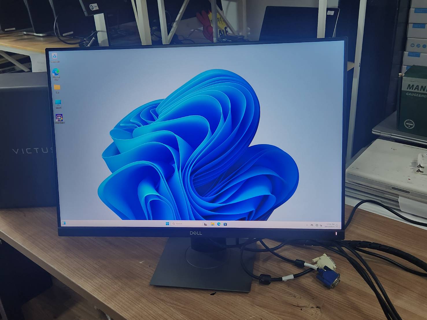จอคอม Dell P2421 24-inch จอสวยมากใช้สายไฟ AC ปกติ