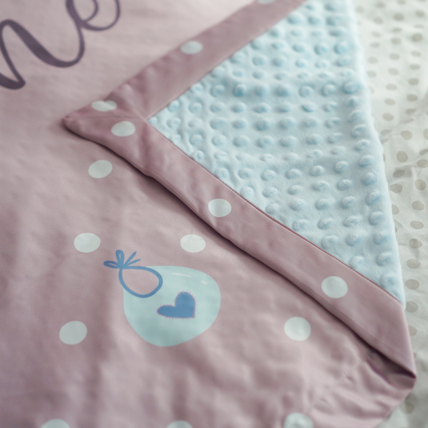 ผ้าห่มสั่งทำใส่ชื่อ Polka Dot - Milk - Rose Taupe