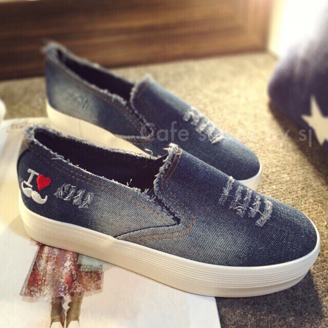พร้อมส่ง : รองเท้าผ้าใบสุดฮิตสไตล์สาวเกาหลี