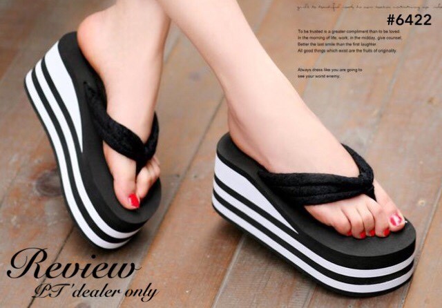 พร้อมส่ง : รองเท้าเสริมส้นลายขาวดำ