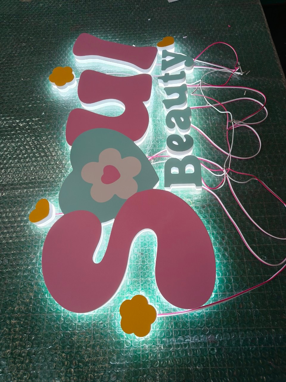 ป้ายไฟออกหลัง '' SOUL BEAUTY ''