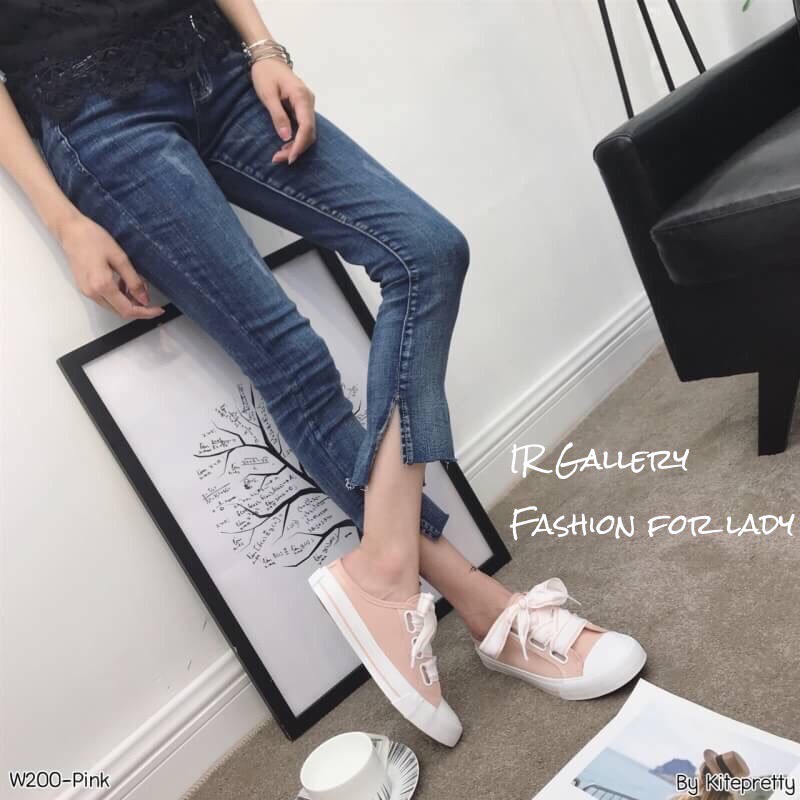 รองเท้าผ้าใบเปิดส้นแต่งสีทูโทน (สีดำ)