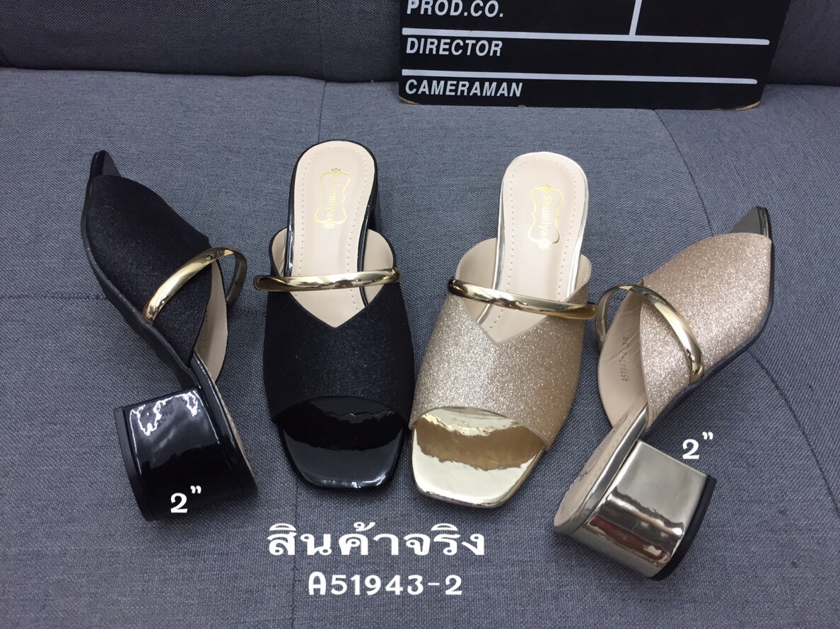รองเท้าส้นเตี้ยเปิดส้นแต่งห่วงทอง (สีดำ)