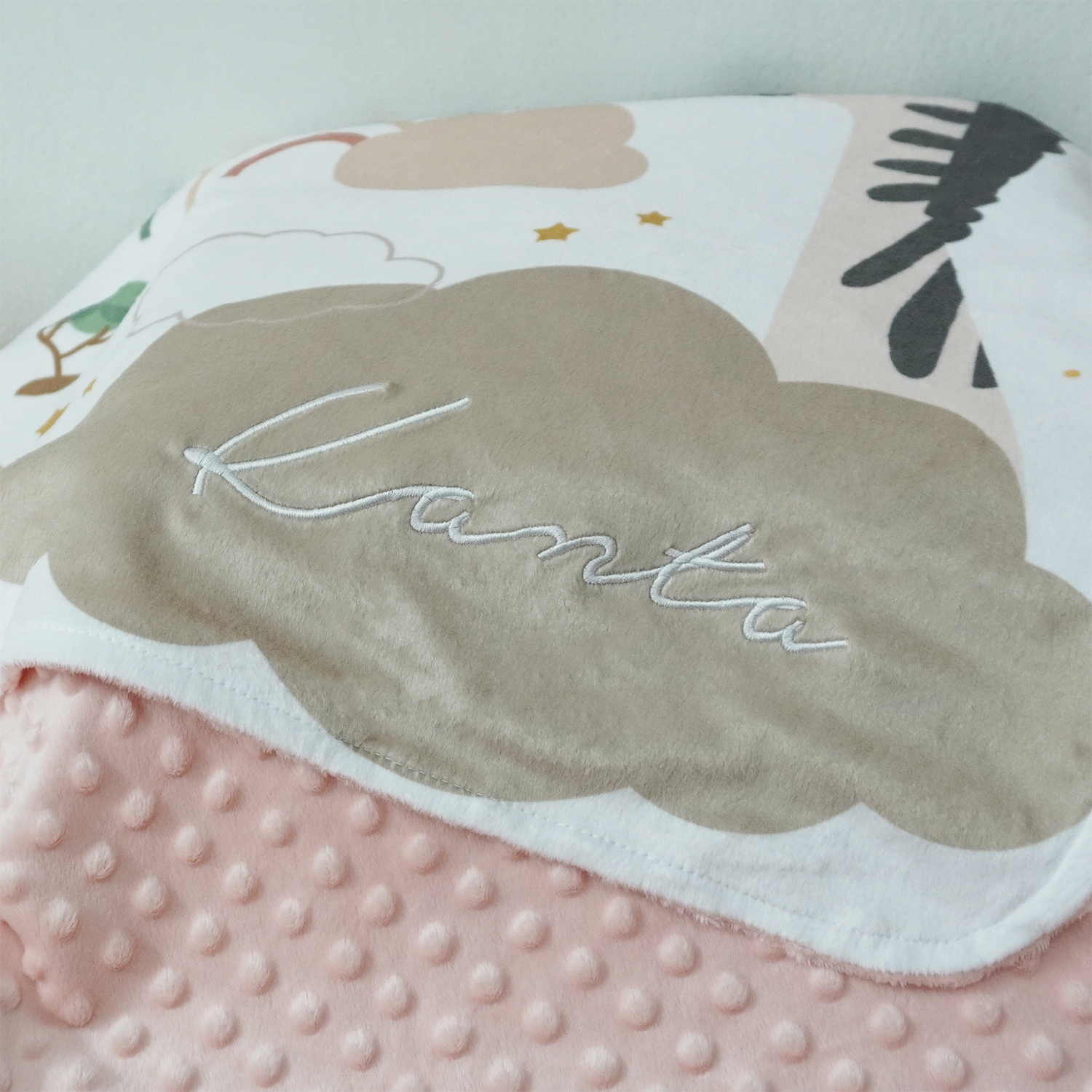 ผ้าห่ม Minky ลาย Safari 75x100cm แบบปักชื่อ ด้านหลังสีชมพู