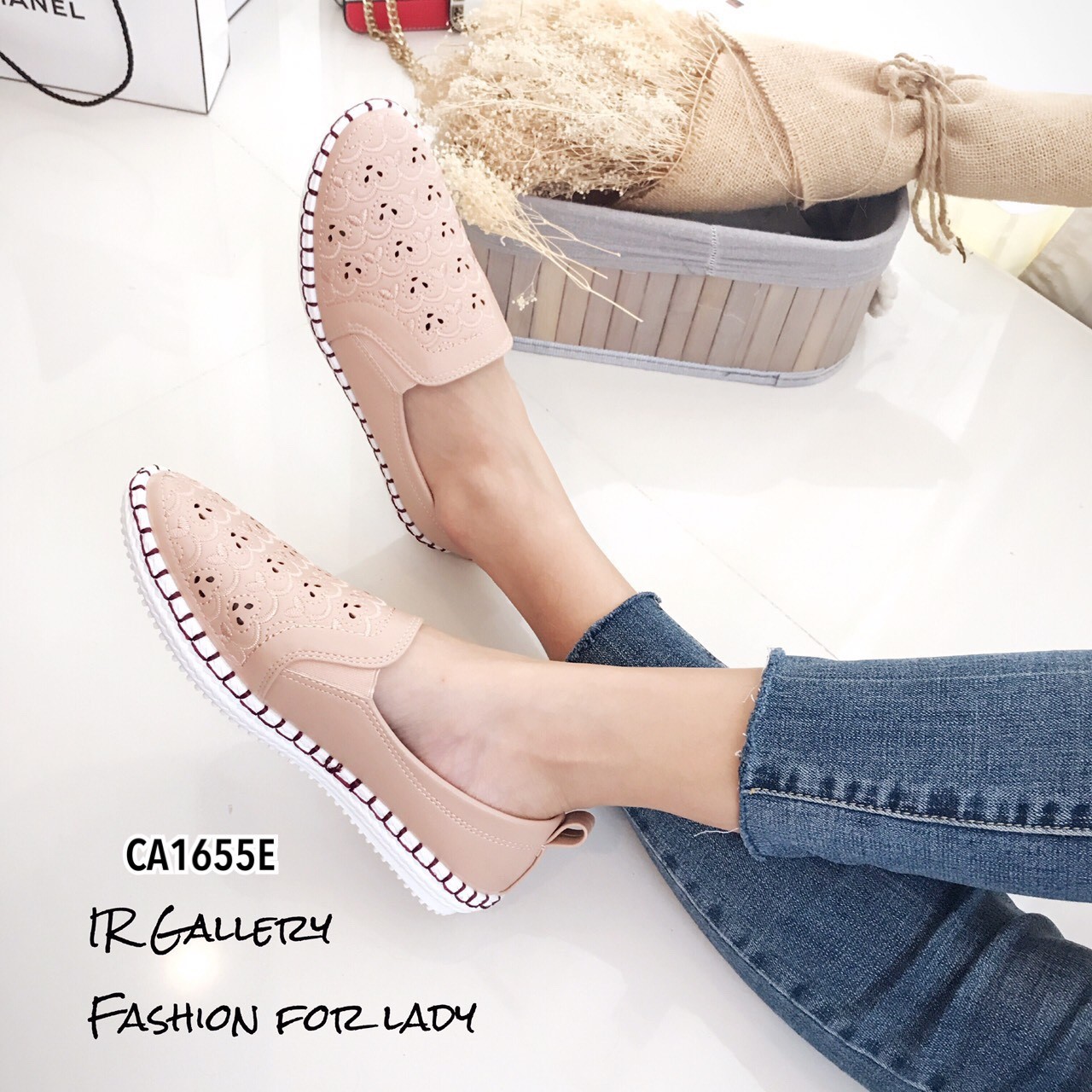 รองเท้าคัทชูฉลุลาย Style Cawavia (สีชมพู)