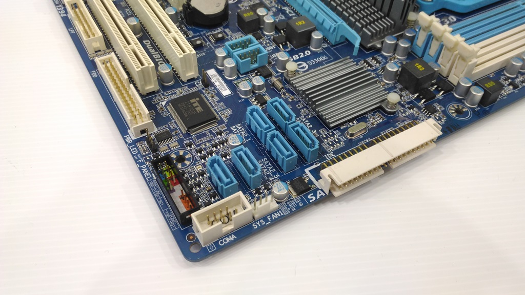 GA-MA770T-UD3P + AMD X2 240