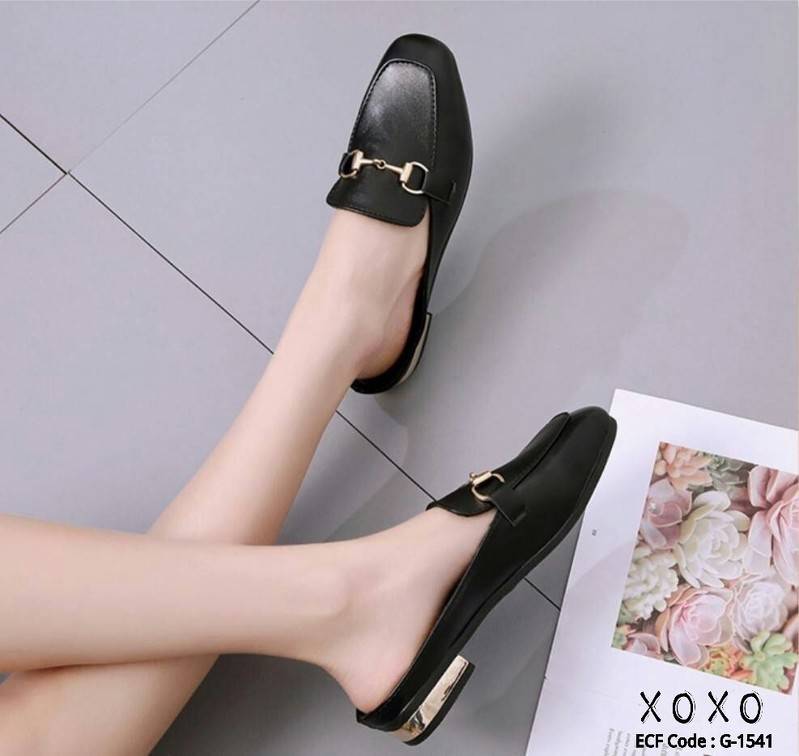 รองเท้าสลิปเปอร์แต่งอะไหล่ทอง (สีขาว)