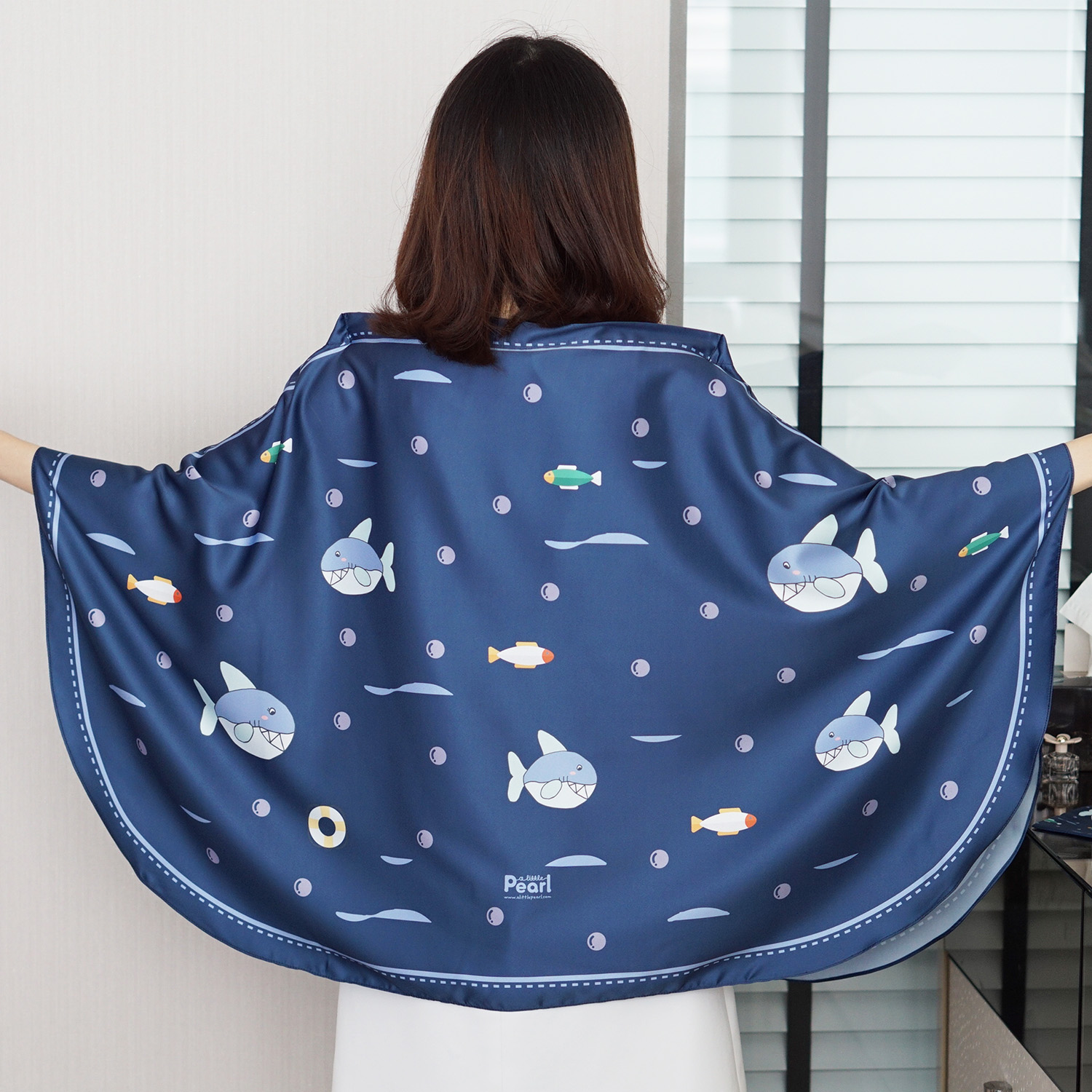 ผ้าคลุมให้นม สั่งทำใส่ชือ ลาย Shark - Navy