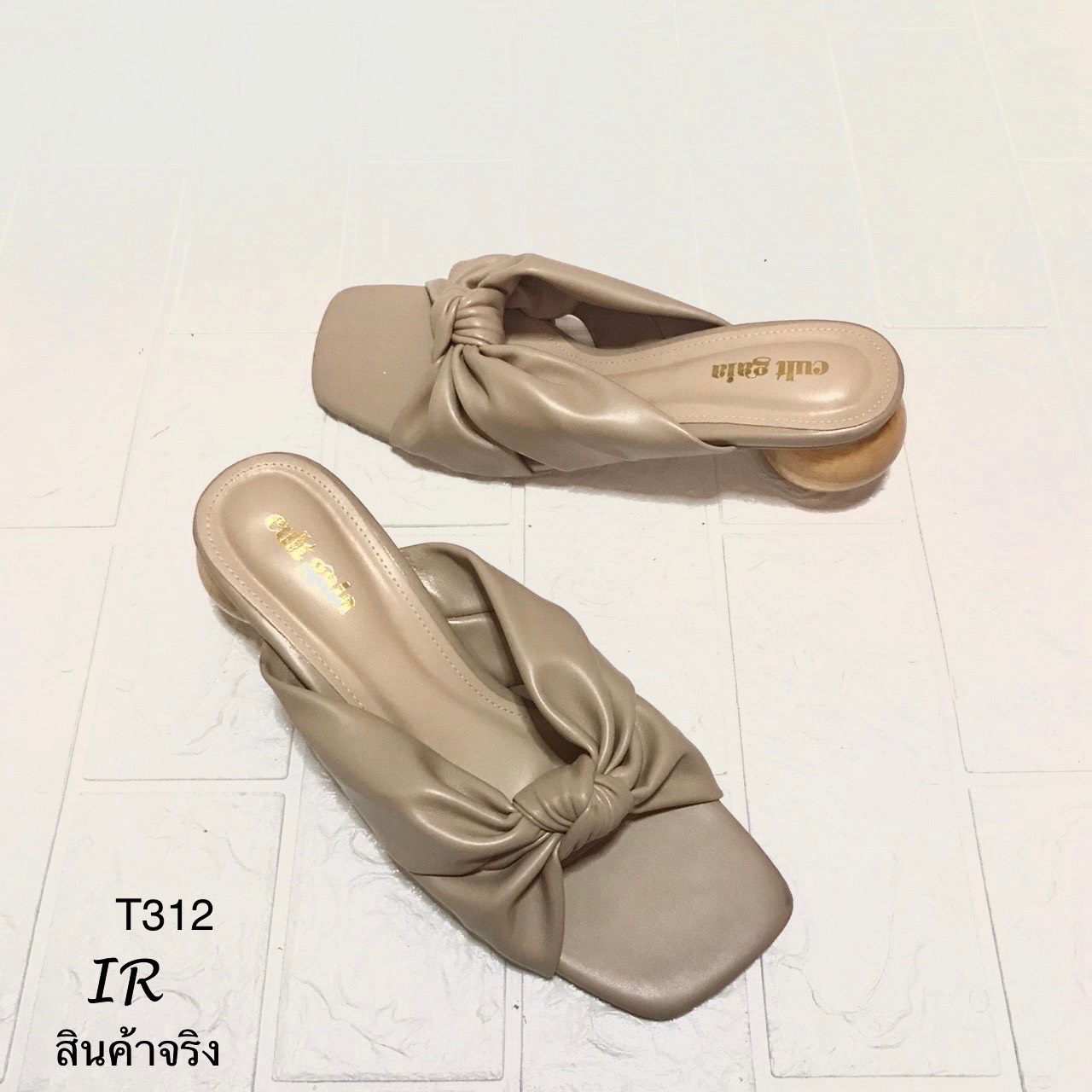 รองเท้าแตะทรงสวมสไตล์ cult gaia shoes