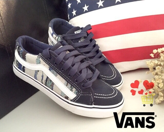 รองเท้าผ้าใบ Vans แต่งลาย (สีน้ำเงิน)