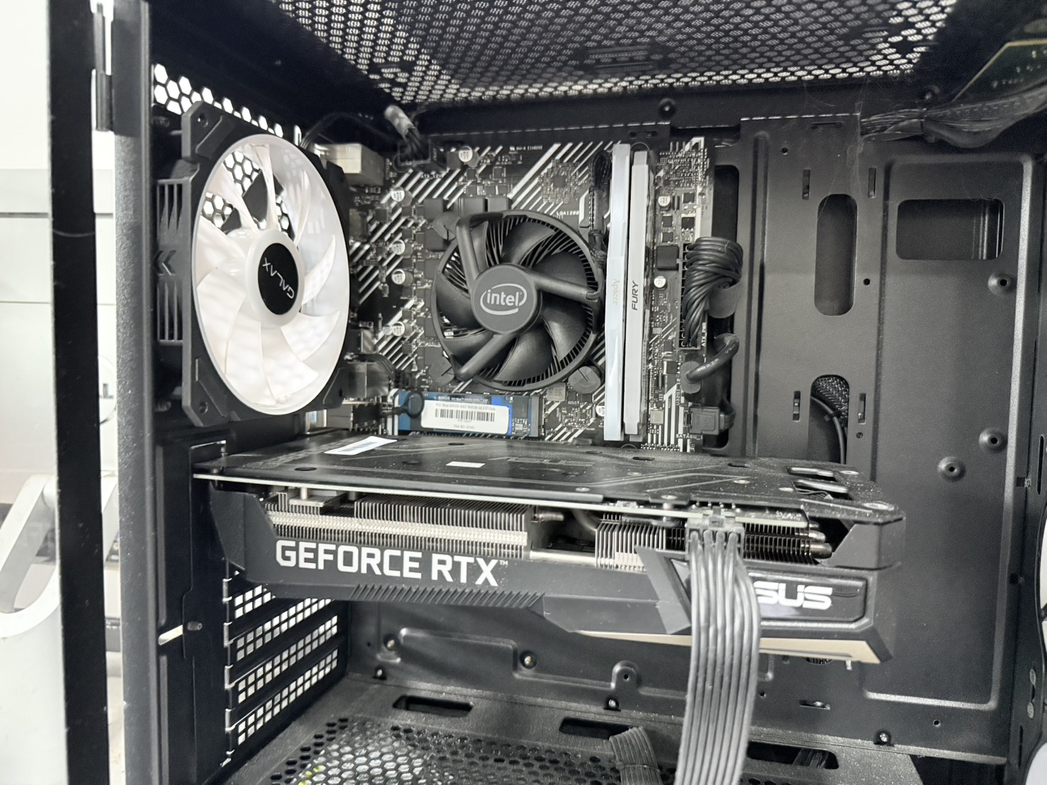 คอมพิวเตอร์ประกอบ Galax Revolution-01(i5-11400F16GBM.2 500GB1TBRTX 3060Ti 8GB)