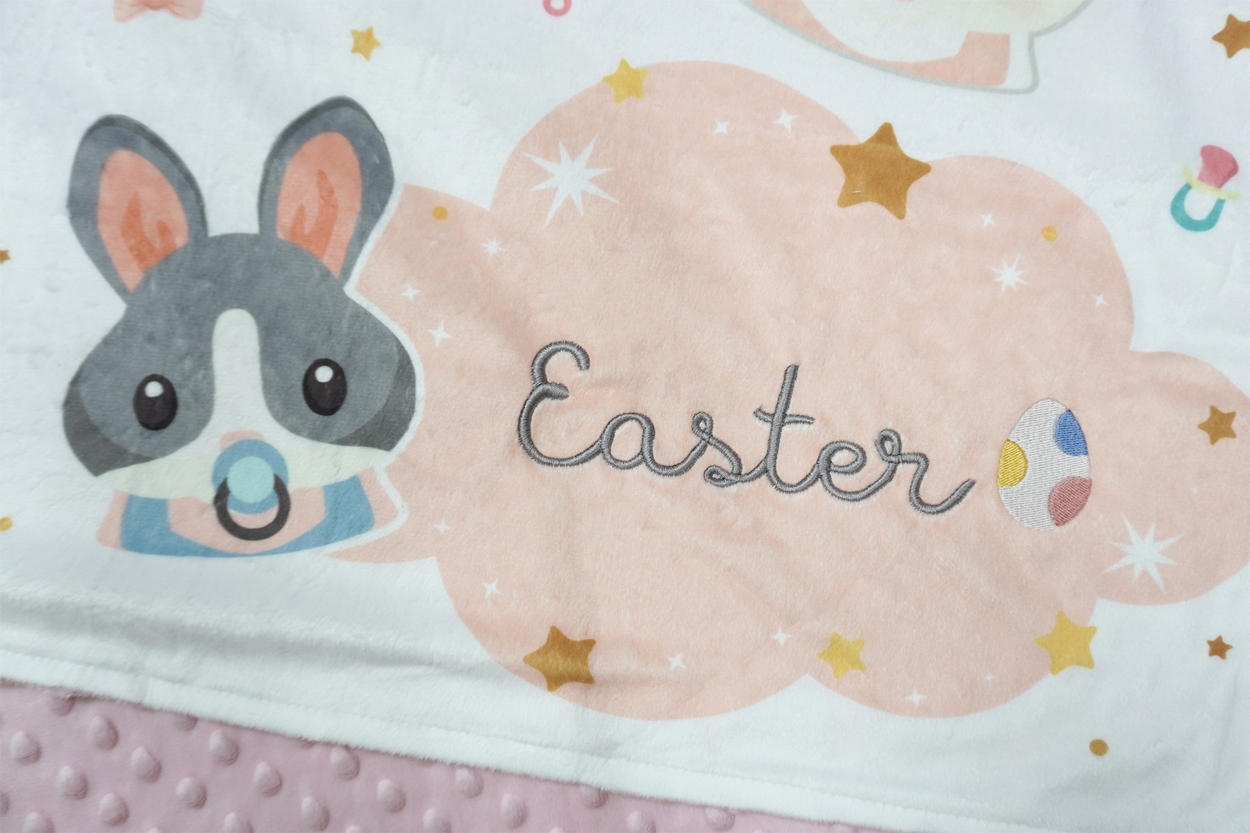 ผ้าห่ม Minky ลาย Rabbit 75x100cm แบบปักชื่อ ด้านหลังสีชมพู