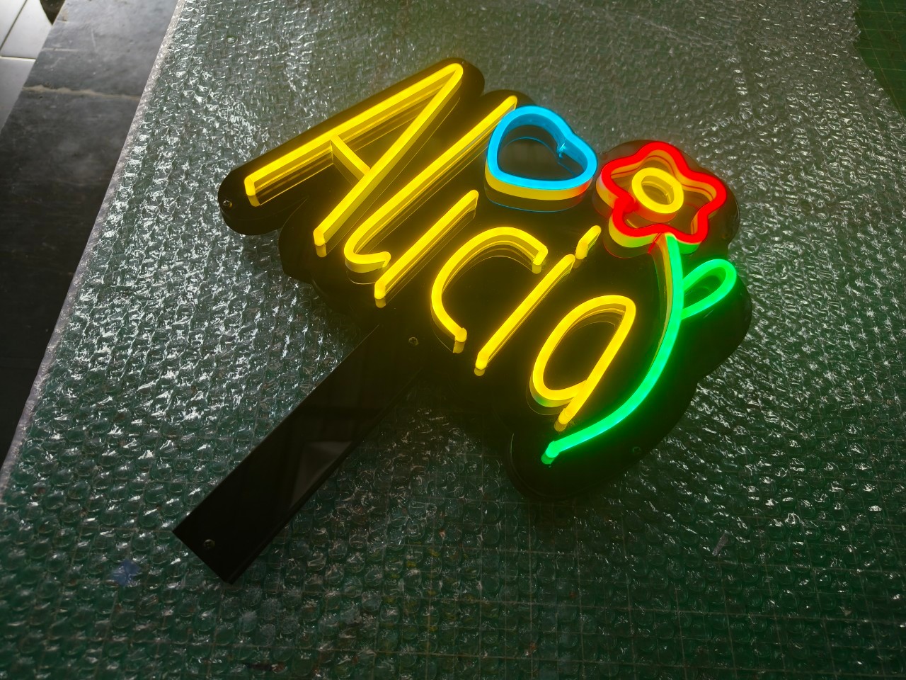 ป้ายไฟเชียร์ รับได้ภายใน 1 วัน