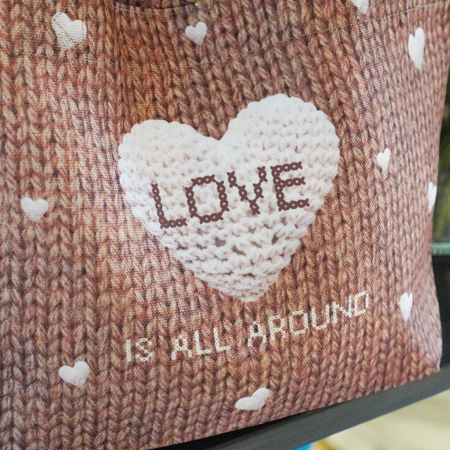 กระเป๋าผ้าแคนวาส ปักชื่อ (ไซส์ S) ลาย Knitted Heart - Brown