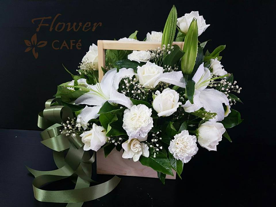 White roses & lilly