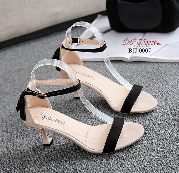 รองเท้าส้สูงแต่งโบว์หลัง (สีดำ)