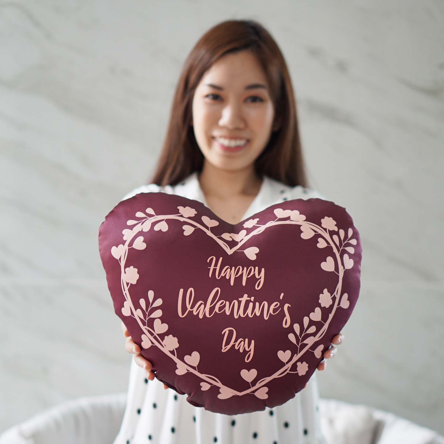 หมอนสั่งทำข้อความ ทรงรูปหัวใจ ลาย Valentine's - Burgundy