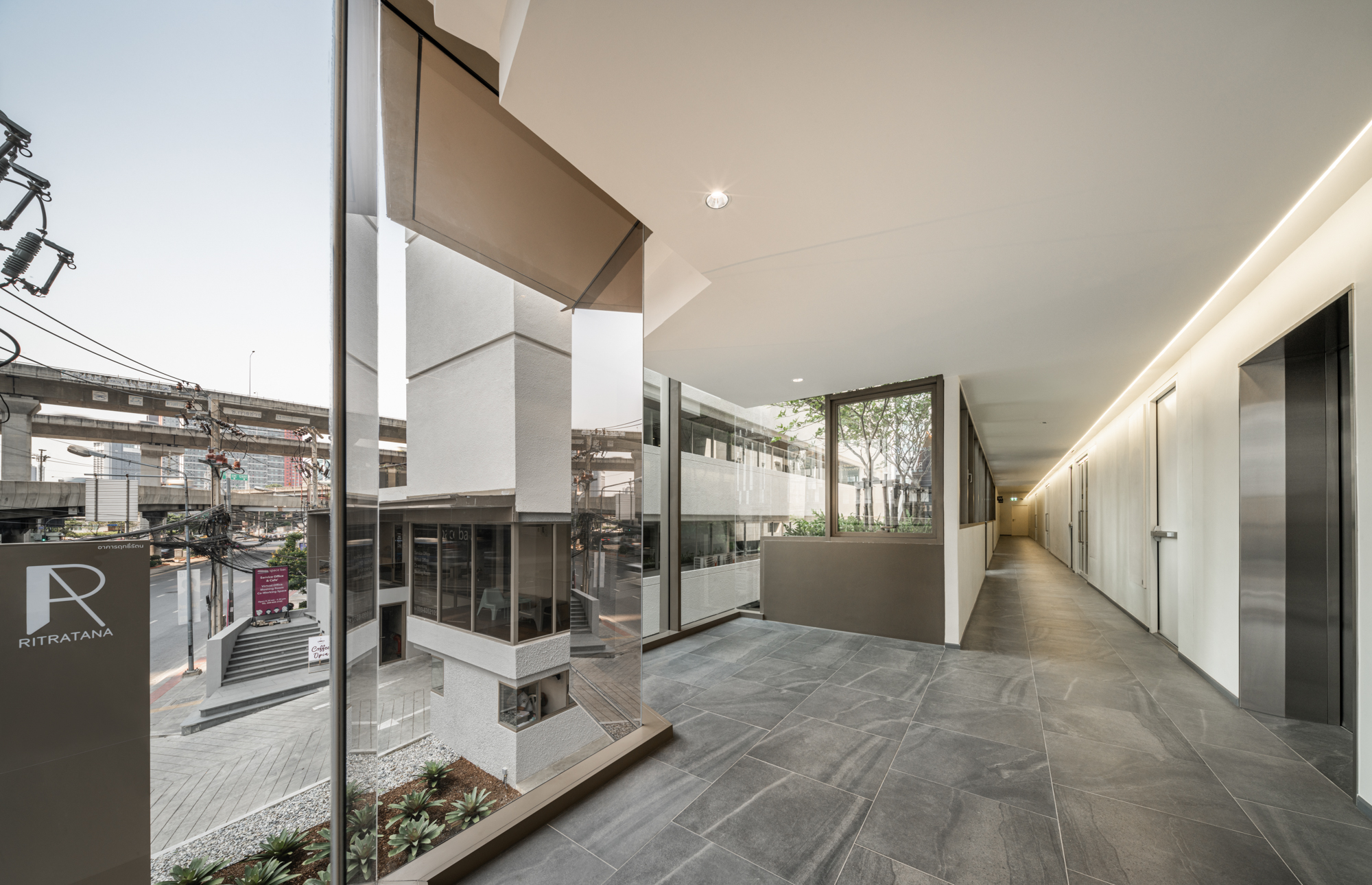 อาคาร ฤทธิ์รัตน (Ritratana Building) สำนักงานให้เช่าย่านรามคำแหง ใกล้รถไฟฟ้าสายสีส้ม สถานีรามคำแหง 12 เพียง 350 เมตร