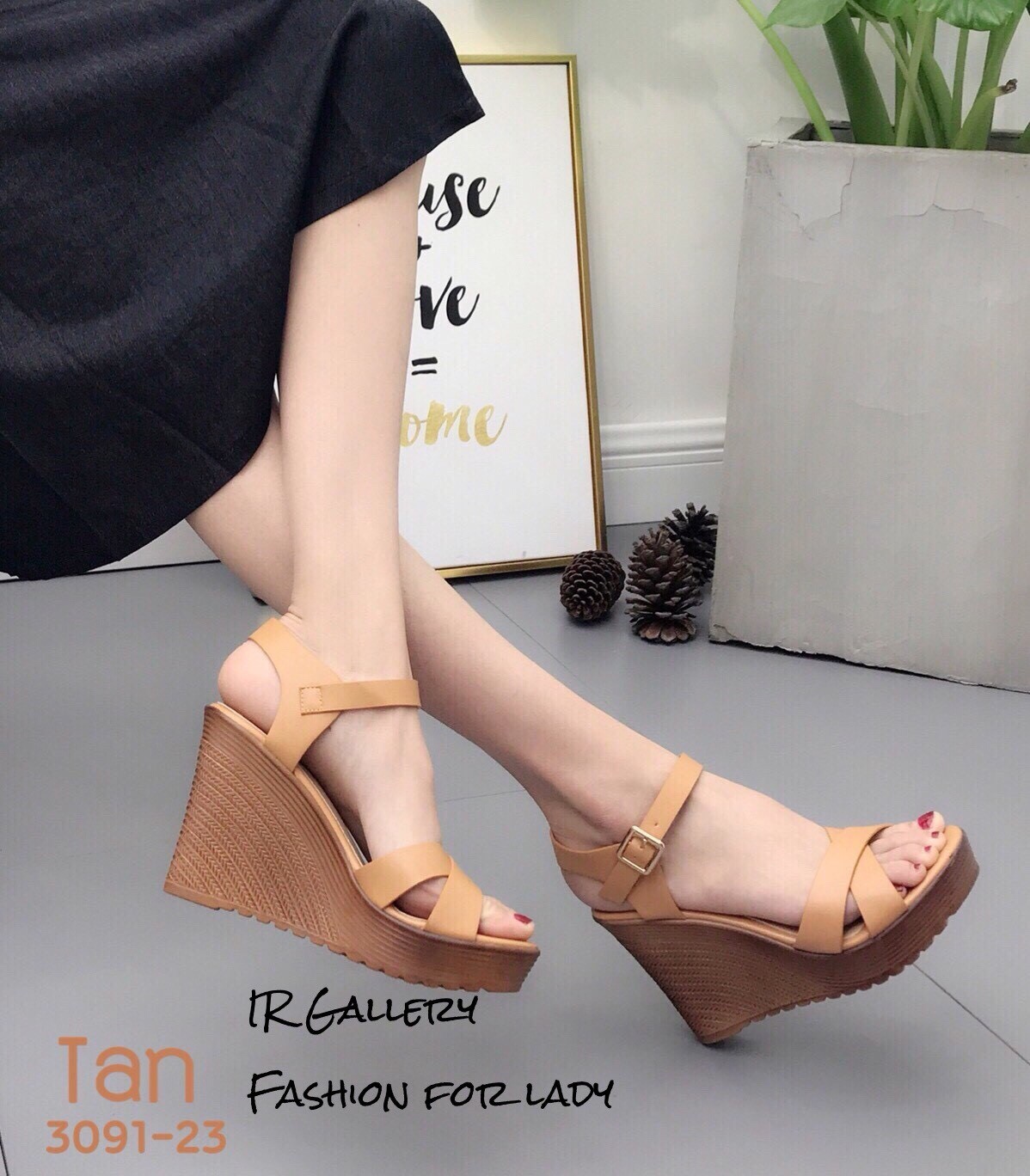 รองเท้าส้นเตารีดสายไขว้นิ่ม (สีแทน)