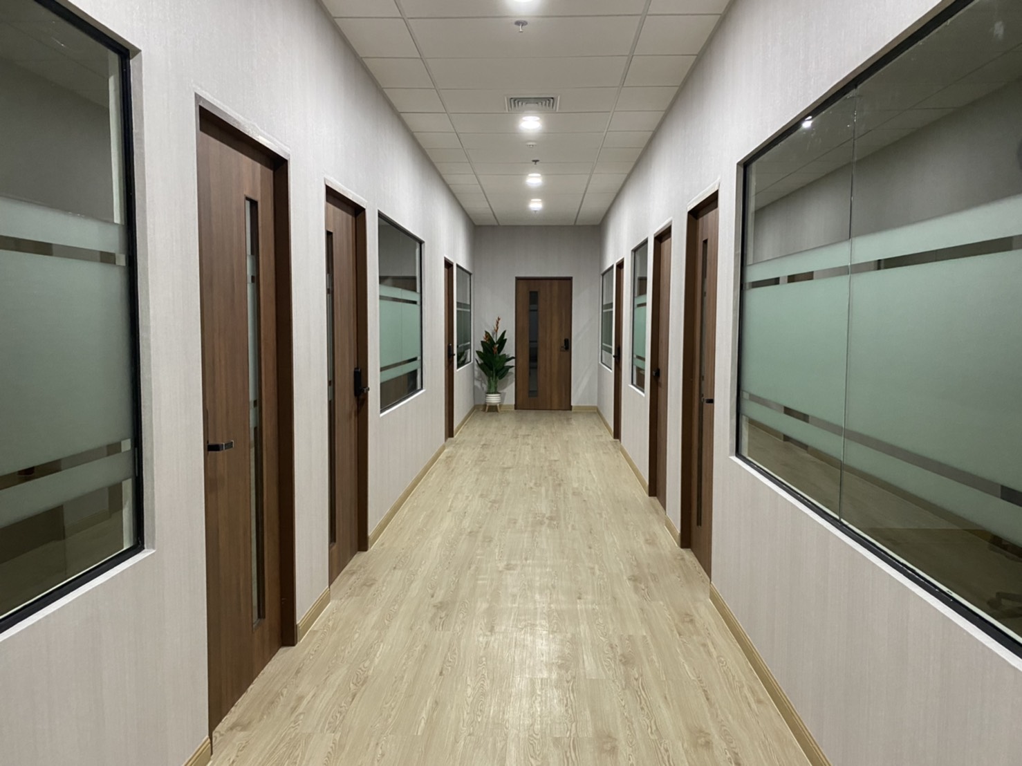 อาคารอินเตอร์เชนจ์ 21 (Interchange 21) สำนักงานให้เช่า เกรด A ย่านสุขุมวิท อโศก ใกล้รถไฟฟ้า BTS และ MRT