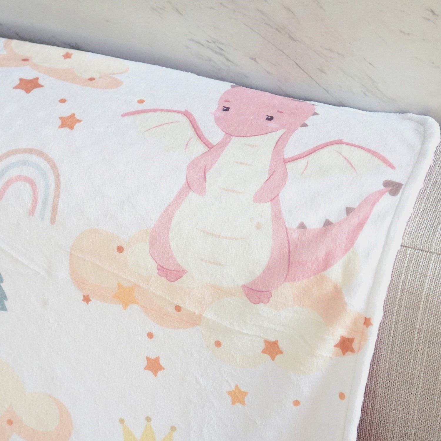 ผ้าห่ม Minky ลาย Dragon 75x100cm แบบปักชื่อ ด้านหลังสีฟ้า