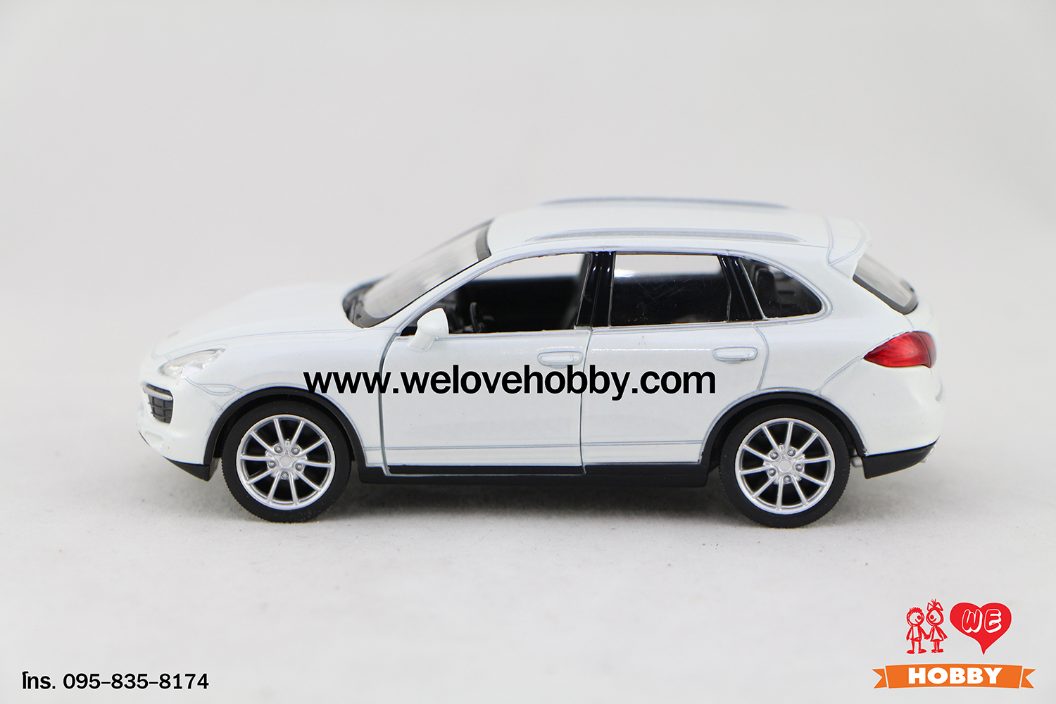 โมเดลรถซุปเปอร์ คาร์ Porsche Cayenne Turbo S สีขาว Scale 1:32