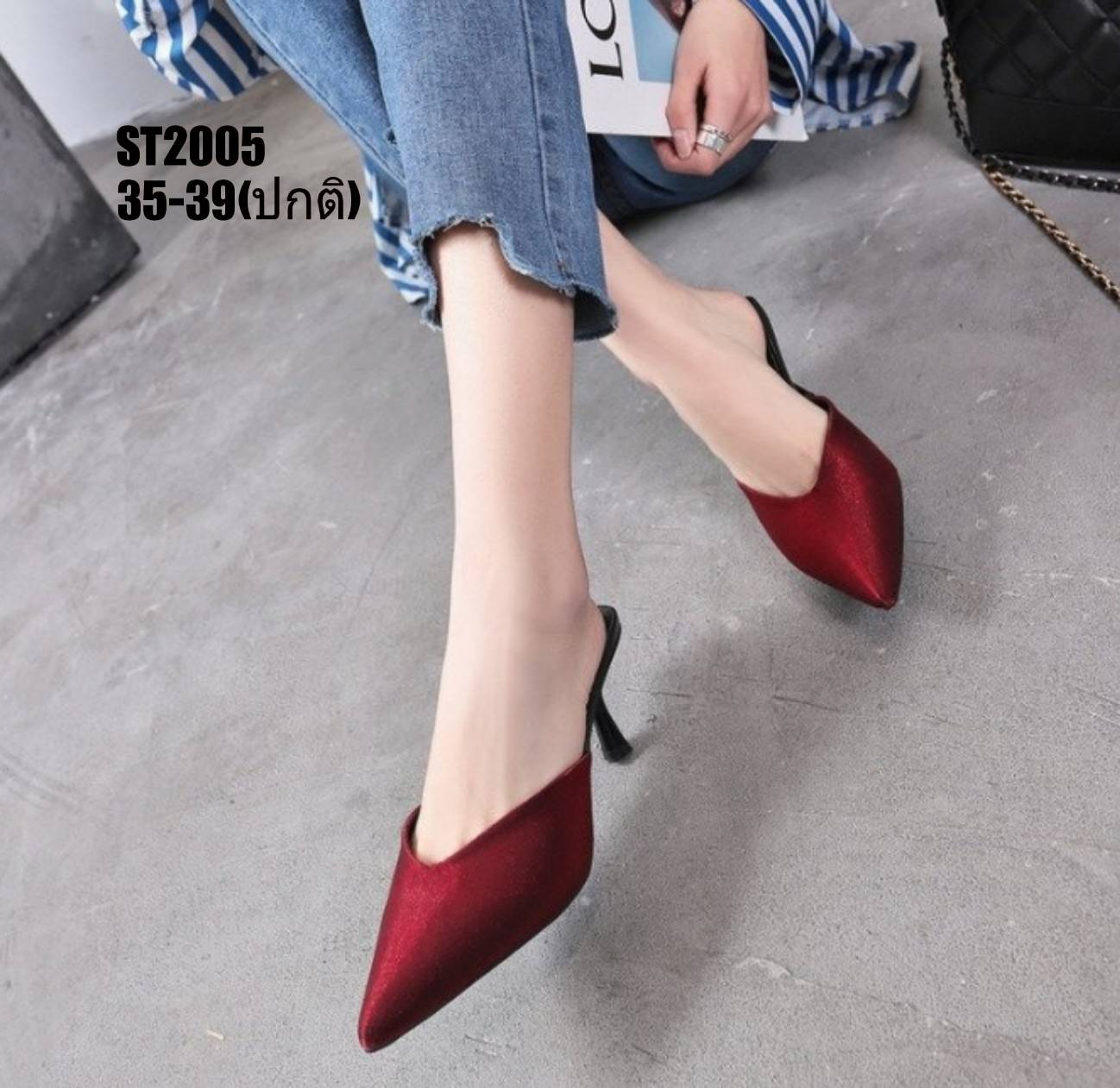 รองเท้าส้นเตี้ยเปิดส้นหนังเงา (สีดำ)