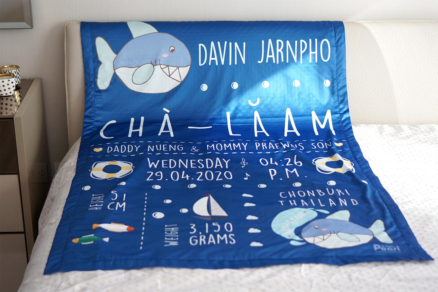 ผ้าห่ม ใส่ประวัติแรกเกิด ลายฉลาม Shark - Dark Blue