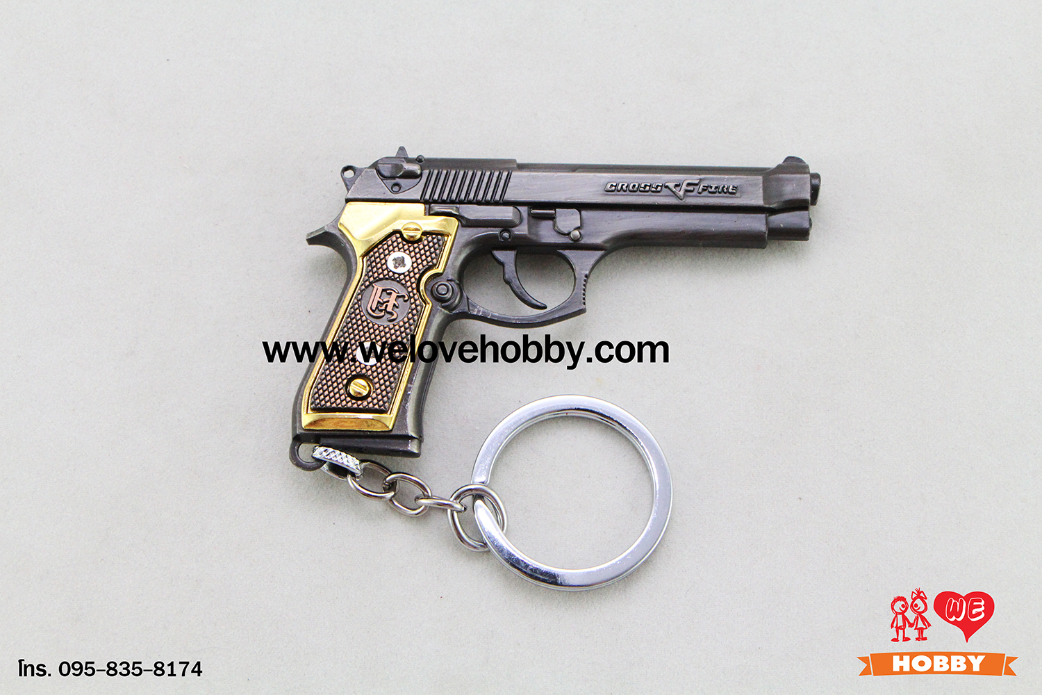 พวงกุญแจ PUBG (PLAYERUNKNOWN'S BATTLEGROUNDS) : ปืนพกแม็กกาซีน P92 Pistol (Beretta 92FS) สีทอง พร้อมซองใส่ปืน