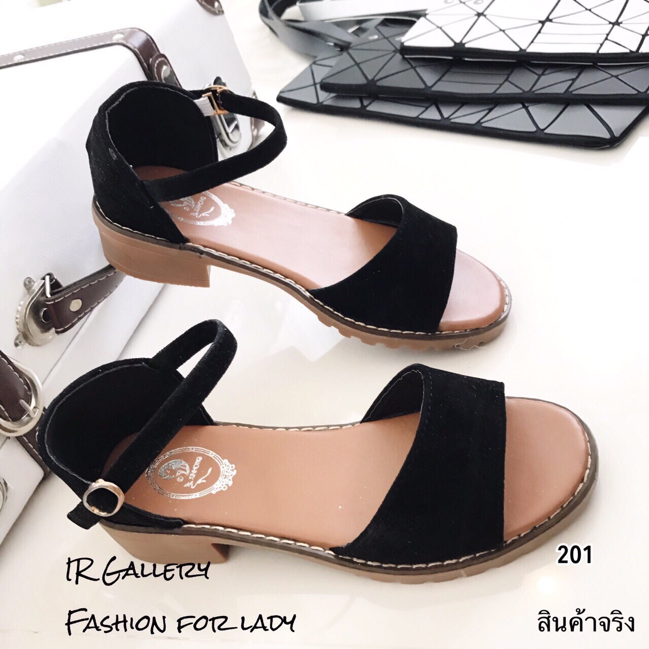 รองเท้าลำลองปิดส้น (สีเทา)