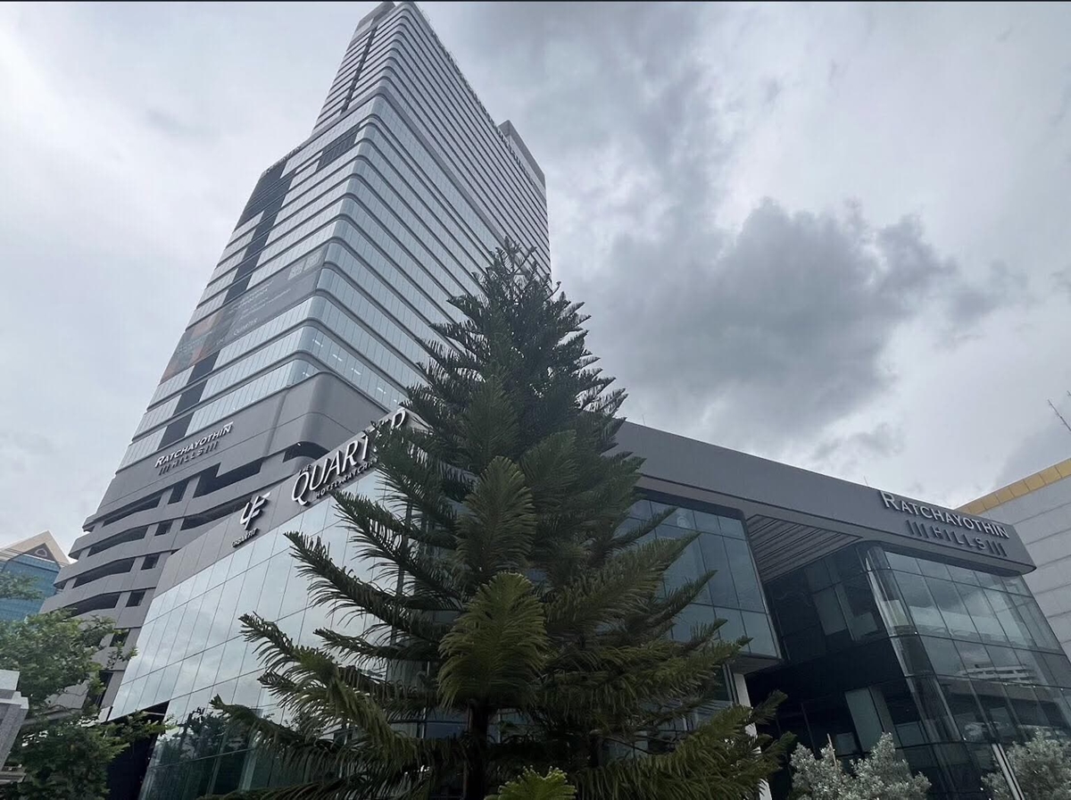 อาคารรัชโยธิน ฮิลส์ ( Ratchayothin Hills ) สำนักงานให้เช่าติดถนนพหลโยธิน ใกล้รถไฟฟ้าสายสีเขียว สถานีพหลโยธิน 24 เพียง 200 ม.