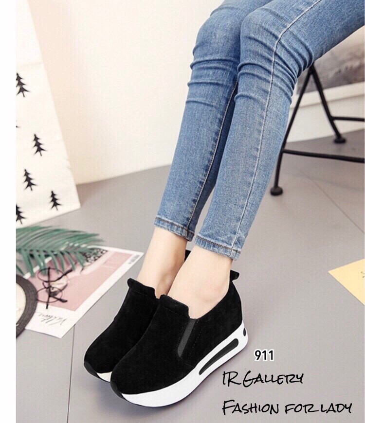 รองเท้าผ้าใบเสริมส้นทรงสวม (สีเทา)