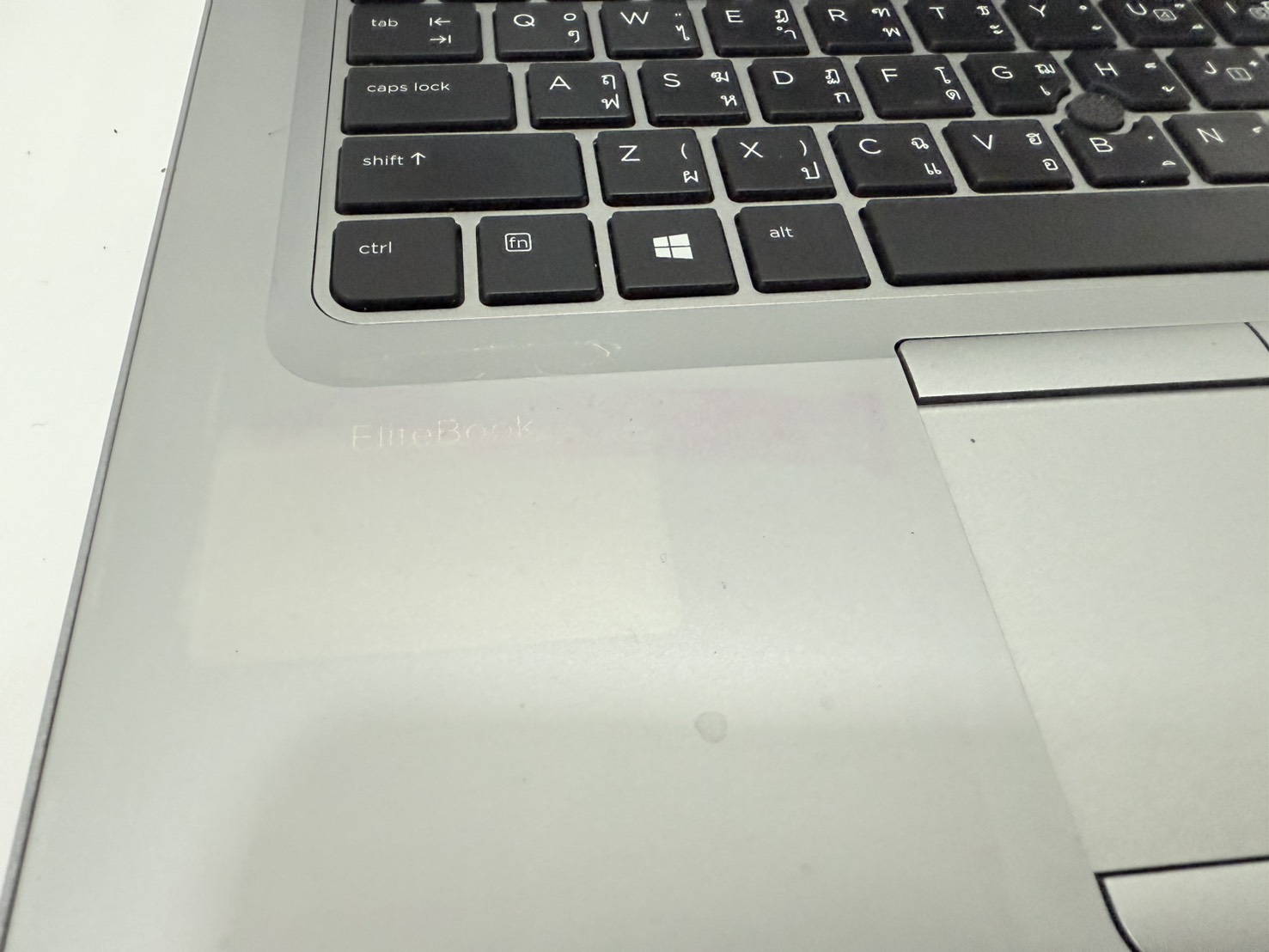 โน๊ตบุ๊ค HP EliteBook 840 G4 (i5-7300U/8GB/M.2 256GB) ไม่มี Adapter แบต 78% แบตเสื่อม จอ Bright ขอบยางเสื่อม