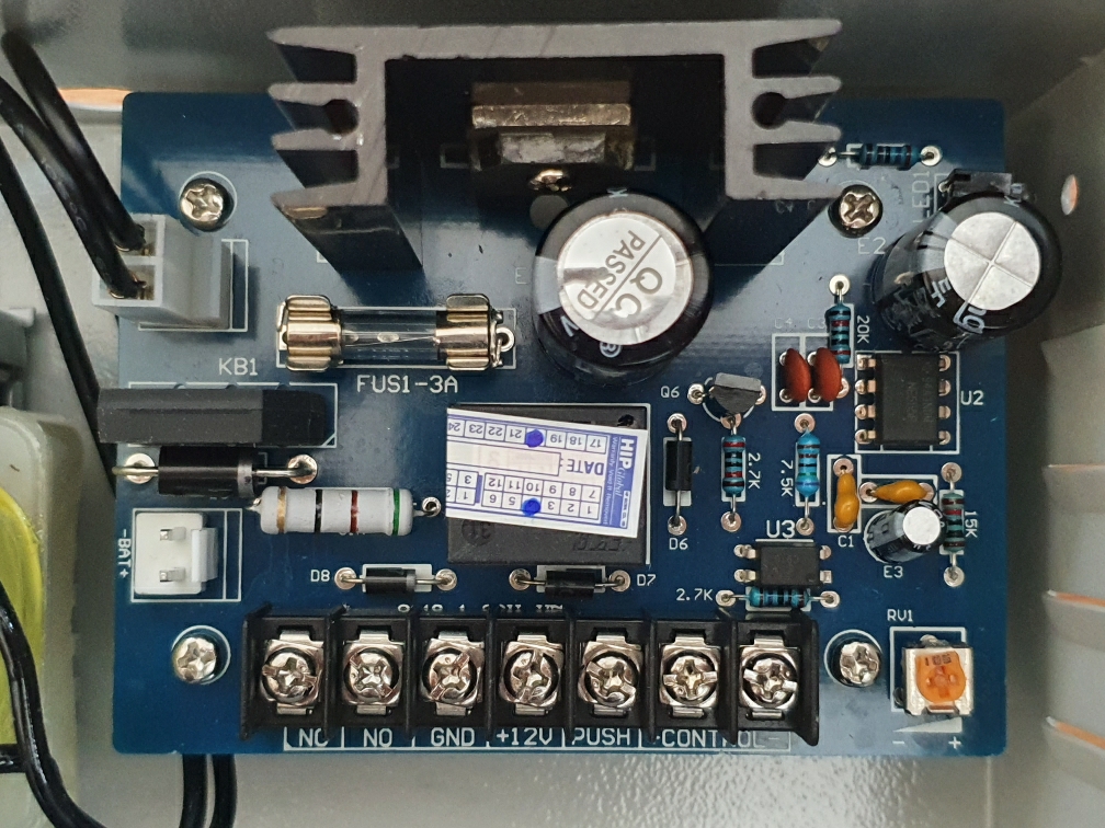 ขายถูก HIP ตู้ Power Supply 901-2,12V 2A (มีช่องใส่ Batt 12V2AH ต้องซื้อเเบตเพิ่ม) สำหรับ Access Control