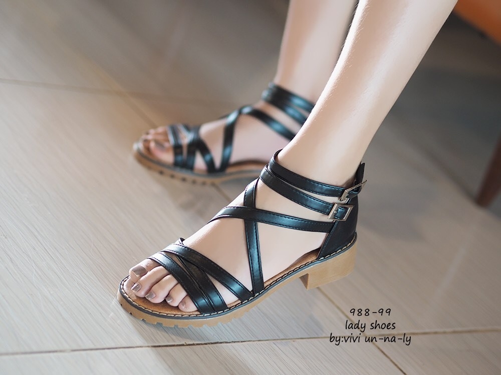 รองเท้าแตะลำลองแต่งสายไขว้ (สีดำ)