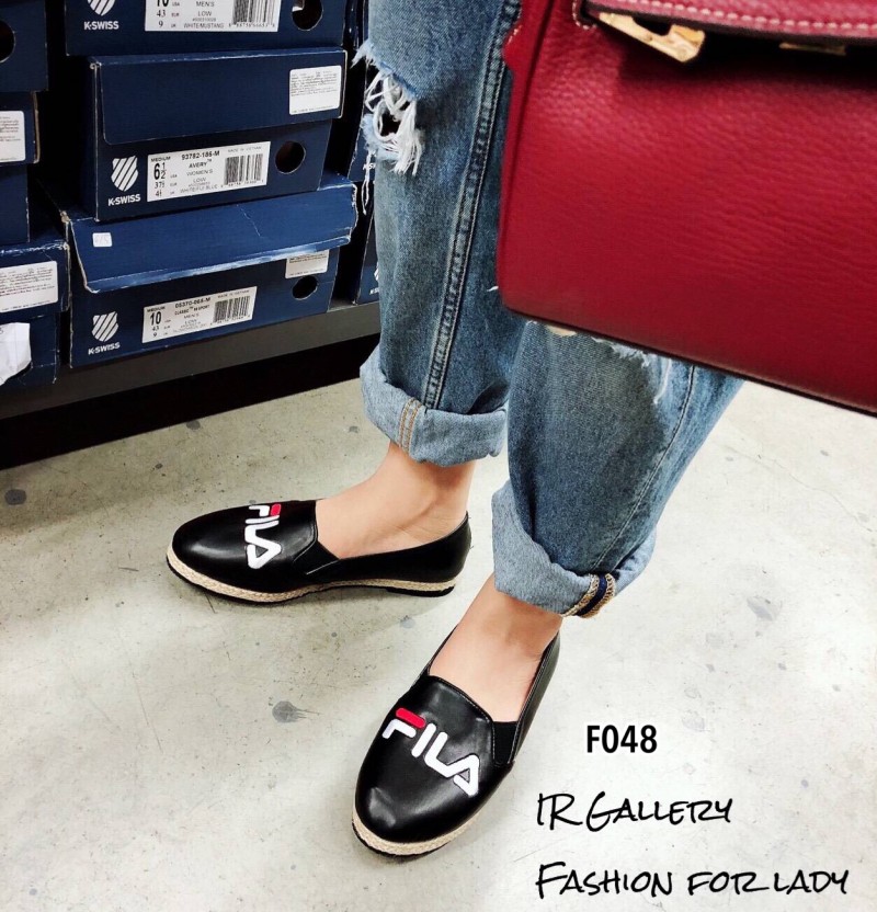 รองเท้าส้นแบน Style Fila (สีขาว)