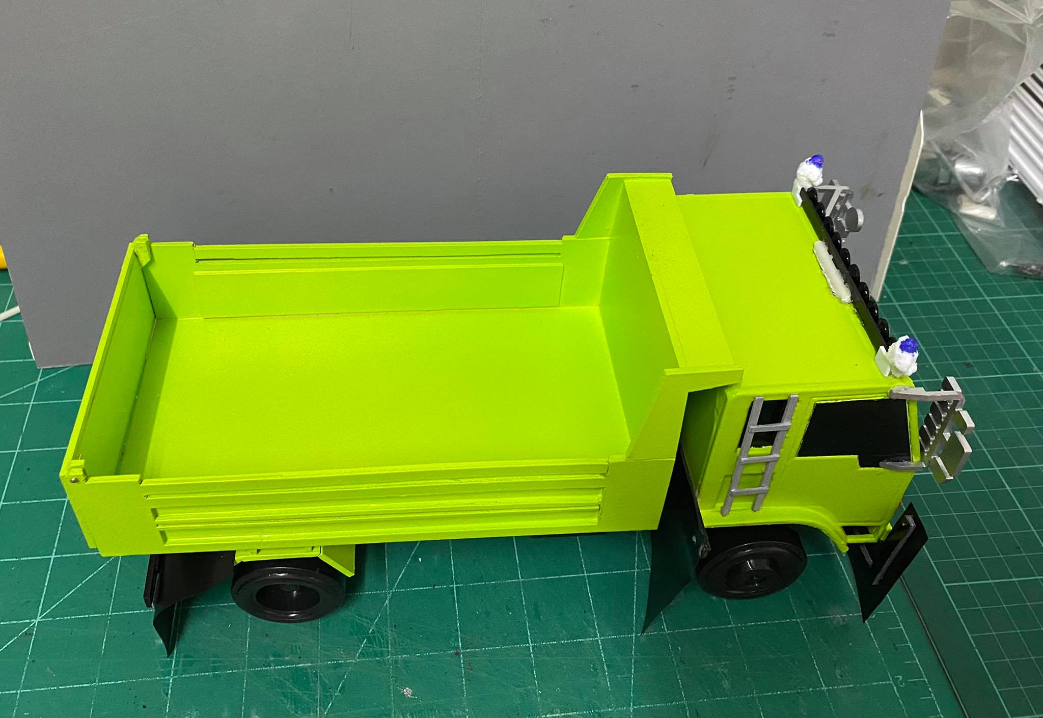 รถดั๊มพ์ 6 ล้อ อีซูสุร๊อกกี้ 1/24 พลาสติก