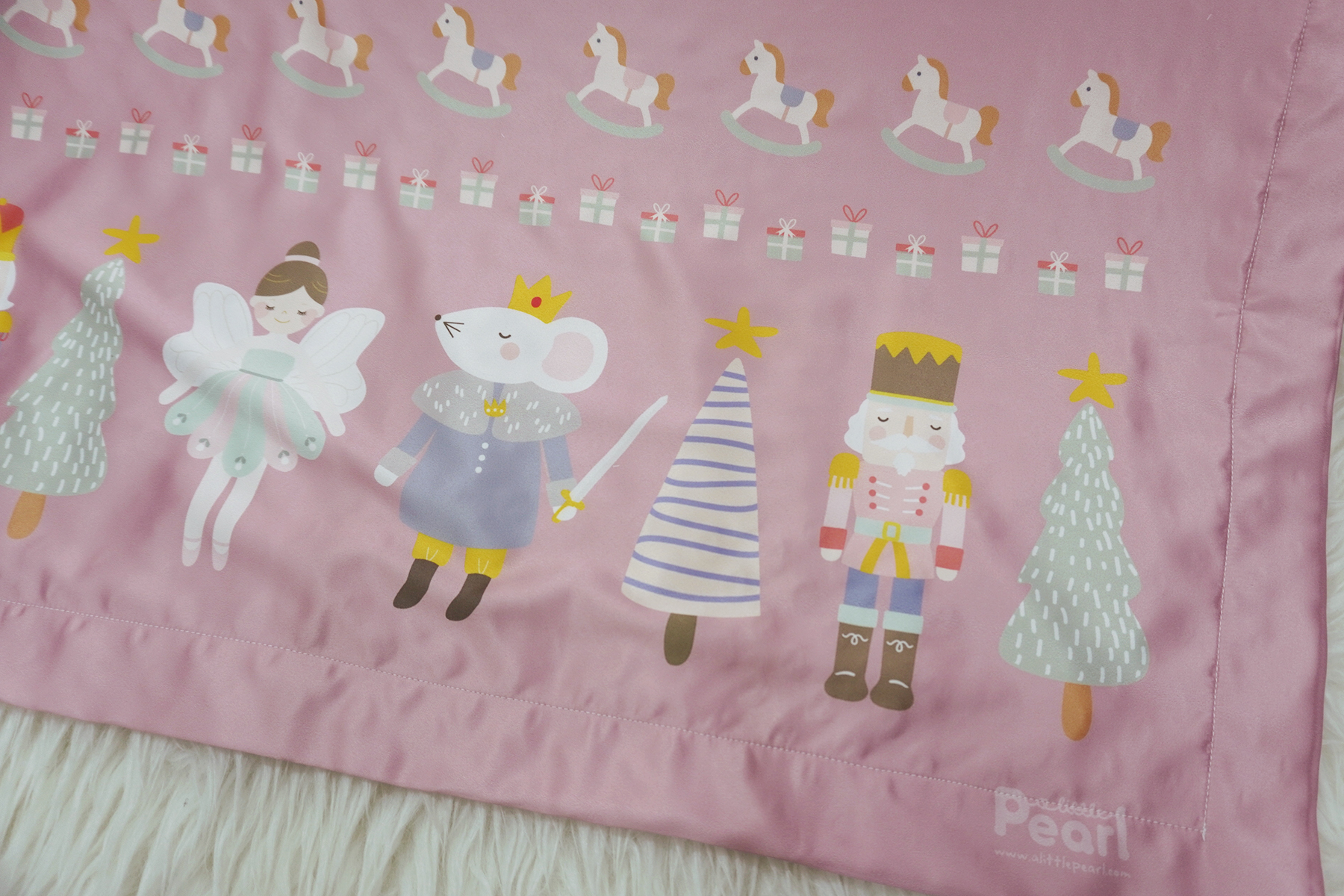 ผ้าห่มสั่งทำใส่ชื่อ The Nutcracker and the Sugar Plum Fairy - Pink
