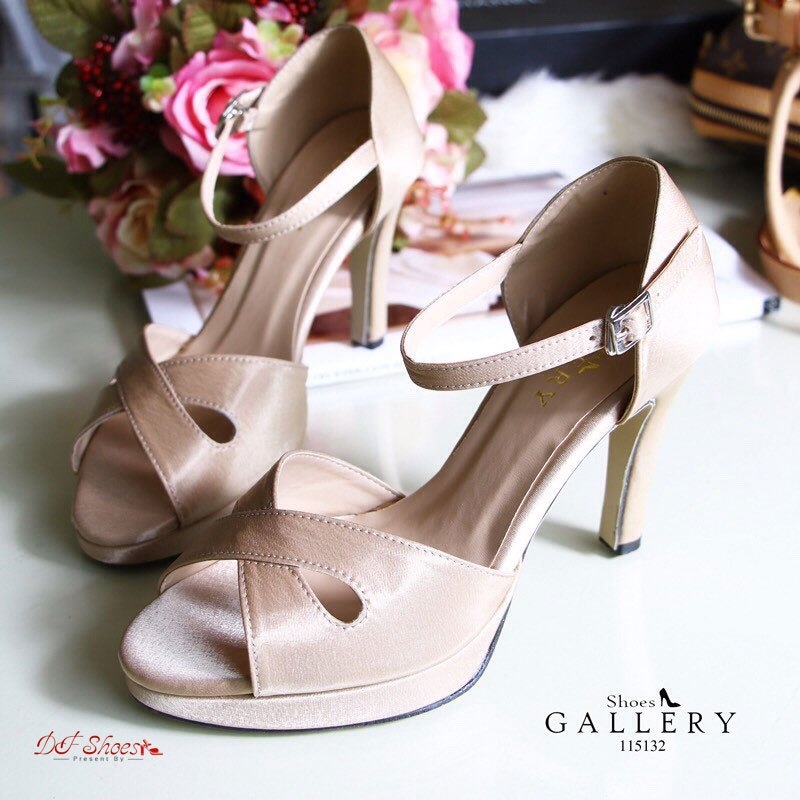 รองเท้าส้นสูงซาตินทรงเปิดหน้าไขว้ (สีครีม)
