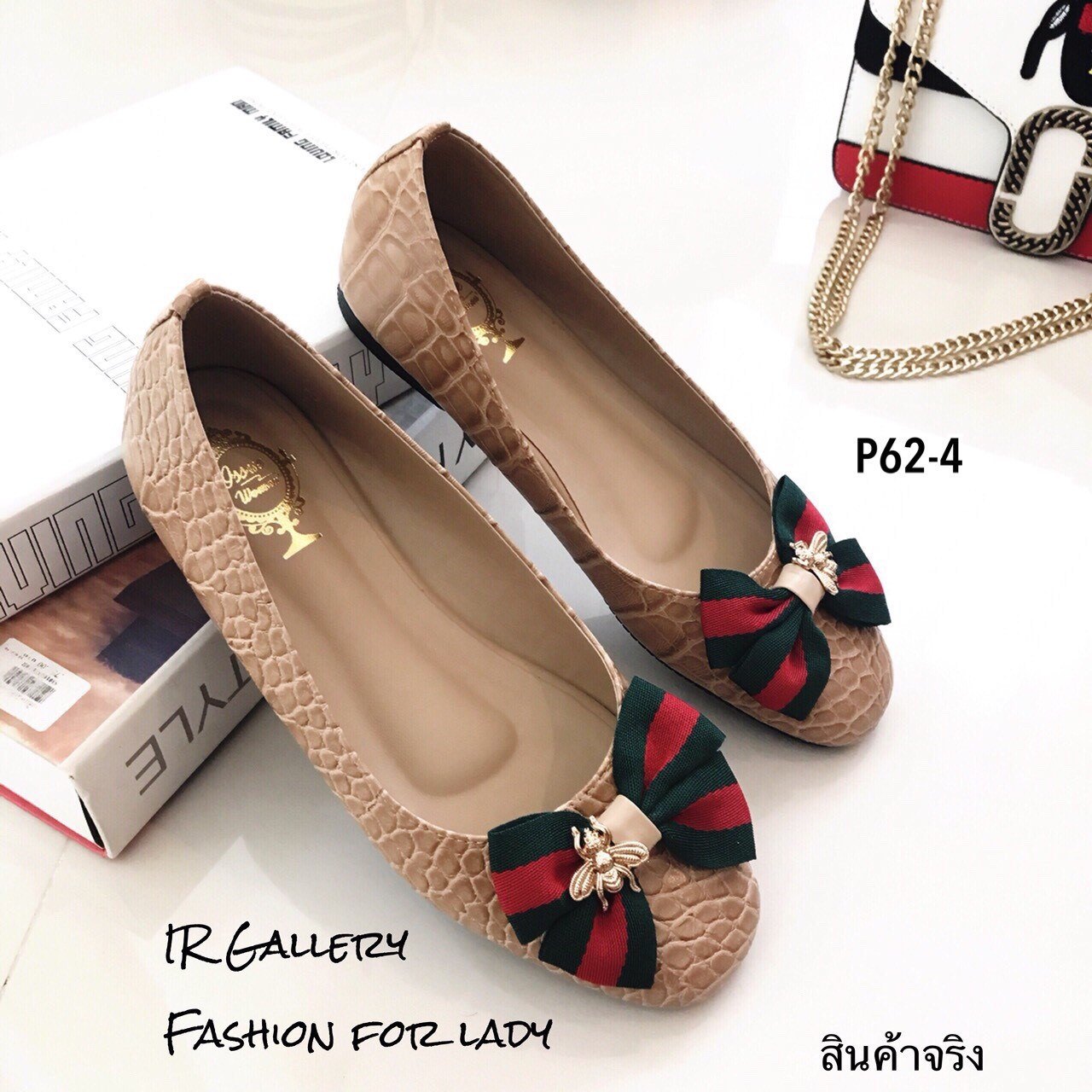 รองเท้าคัทชูส้นแบนหนังลายจระเข้ (สีดำ)