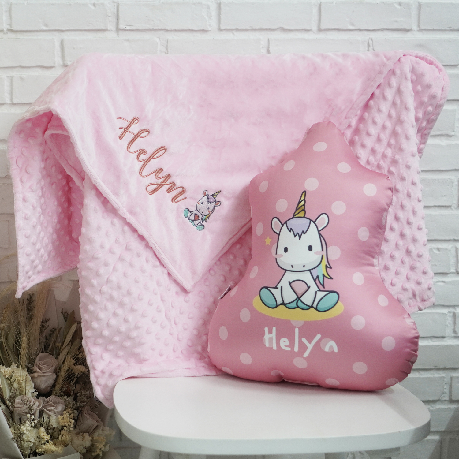 ชุดของขวัญเด็กแรกเกิด ผ้าห่มขนาด งานปัก 75x100cm + หมอนอิง 1 ใบ ลาย Unicorn - Pink