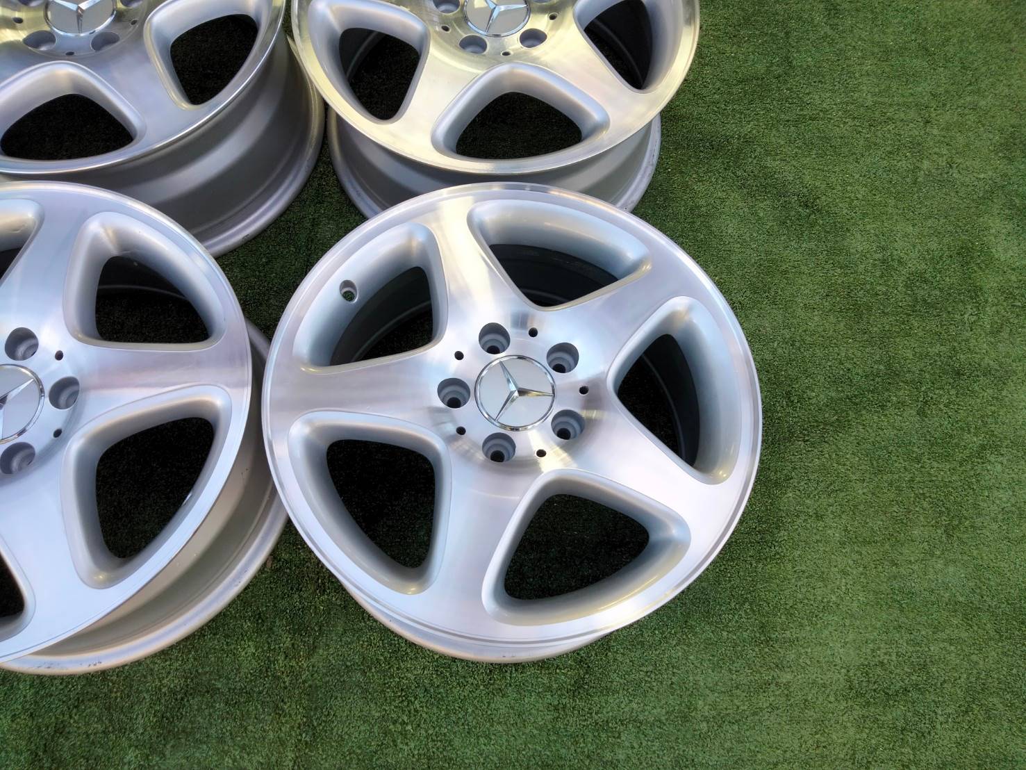 ล้อแท้ w203 AV 16" ลายดาว ตัวท๊อฟ