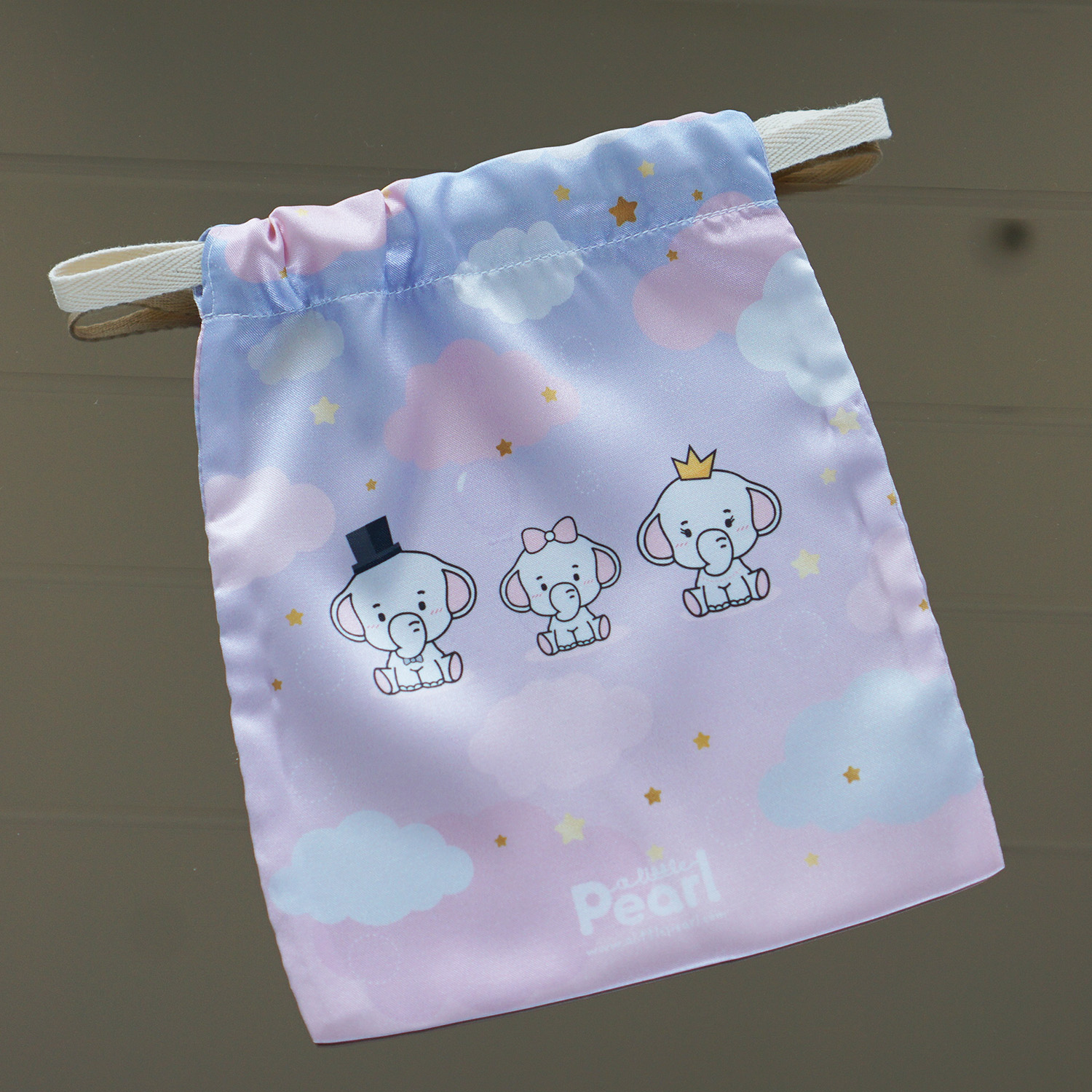 ผ้าคลุมให้นม สั่งทำใส่ชือ ลาย Elephant's Family - Blue Pink