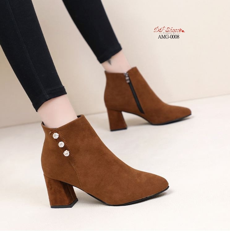 รองเท้าบูทส้นตันทรงหัวแหลมแต่งคริสตัล (สีน้ำตาล)